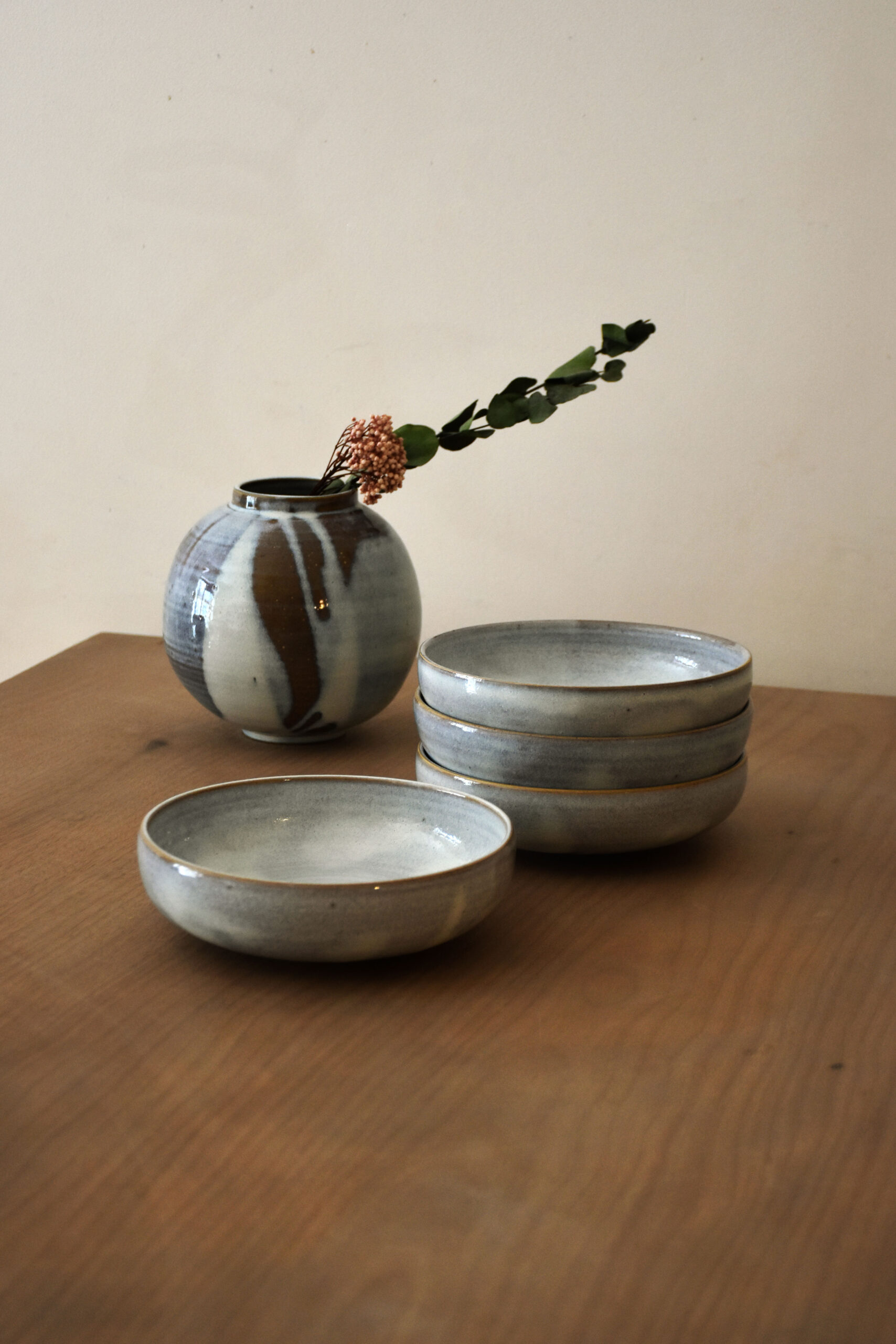 Assiettes creuses et Vase boule